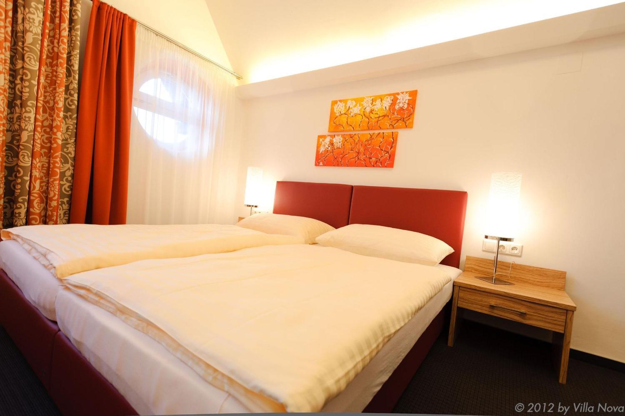 Villa Nova - Hotel Garni Вайдхофен-ан-дер-Ибс Экстерьер фото