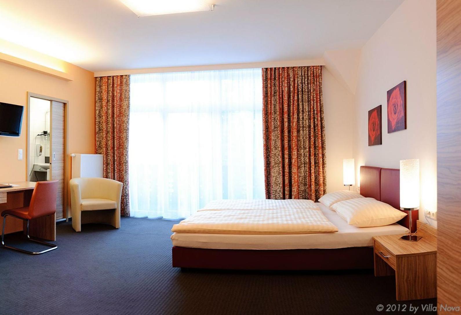 Villa Nova - Hotel Garni Вайдхофен-ан-дер-Ибс Экстерьер фото